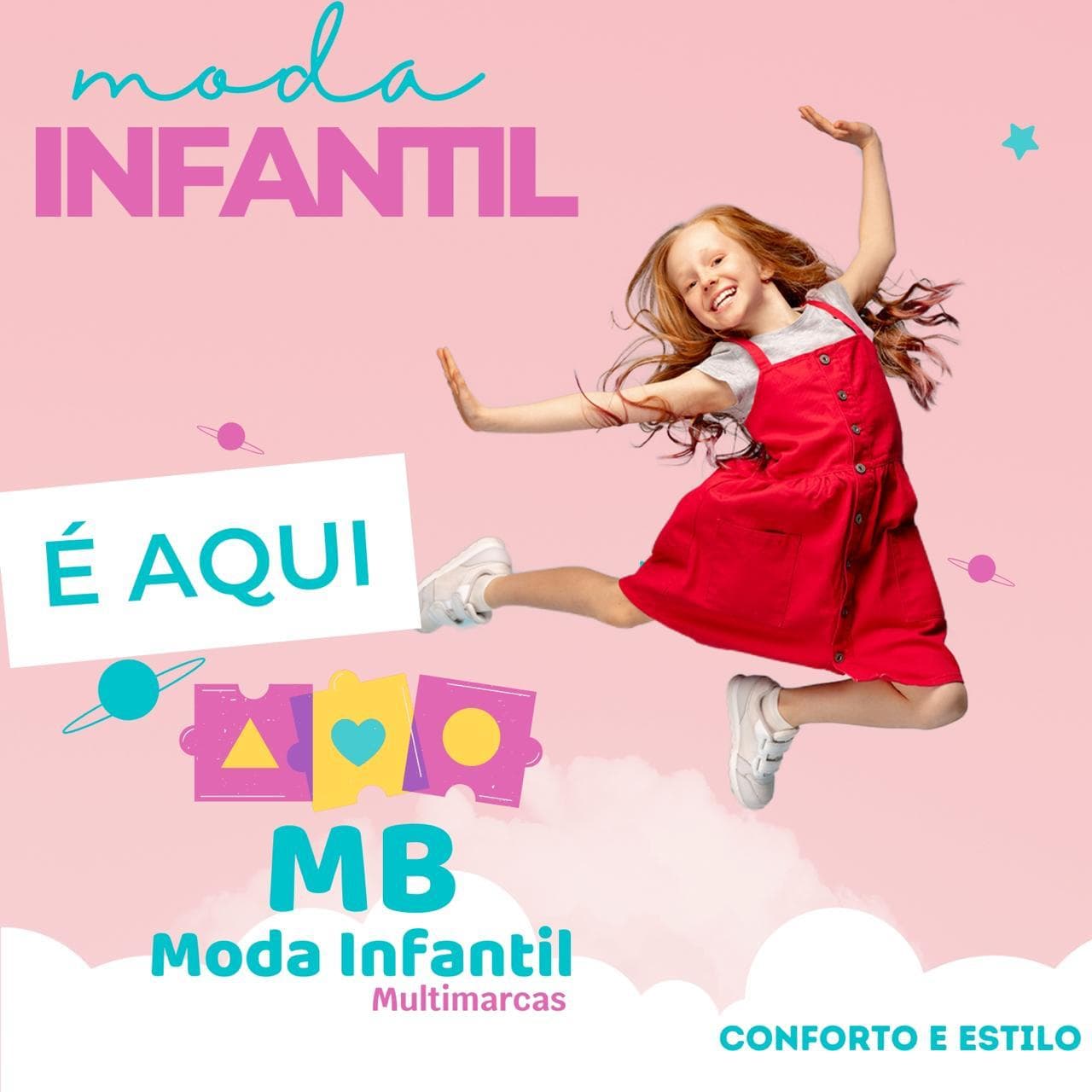Arara com roupas infantis coloridas